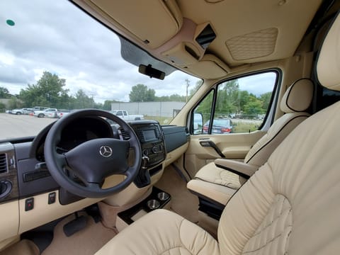 2023 Mercedes Ultimate Toys Luxury Sprinter Vehículo funcional in Frisco