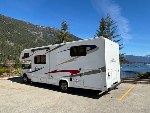 " Kootenay Dream" 2018 Forest River Sunseeker 2650S-CDW (Winter Package) Vehículo funcional in Nelson