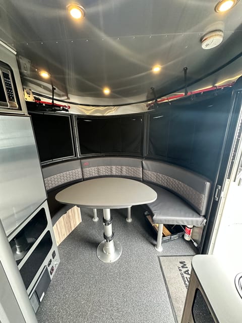 Chrome Cocoon | 2023 Airstream Basecamp 20X Remorque tractable in Granada Hills