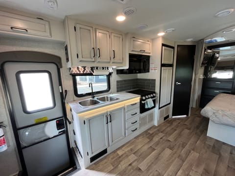 Your Airbnb on wheels! Drivable vehicle in Springfield