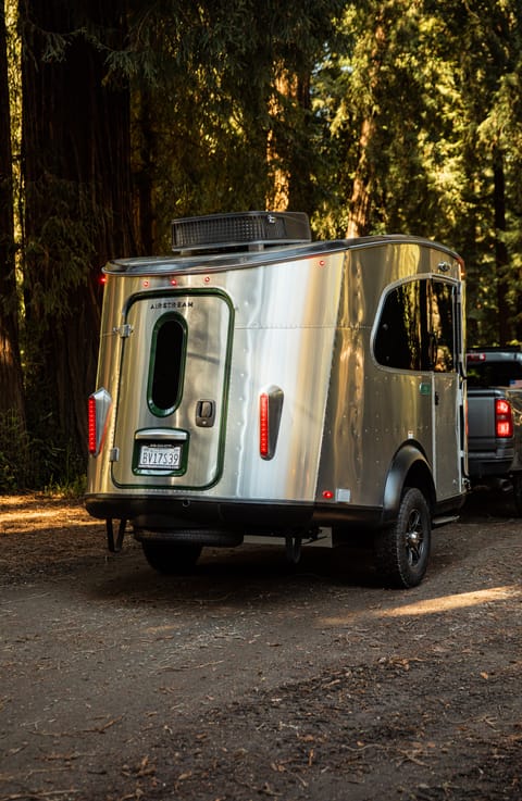 Winter ready! REI edition Airstream. Hot shower, Solar+lithium, Heater, all Towable trailer in Altadena