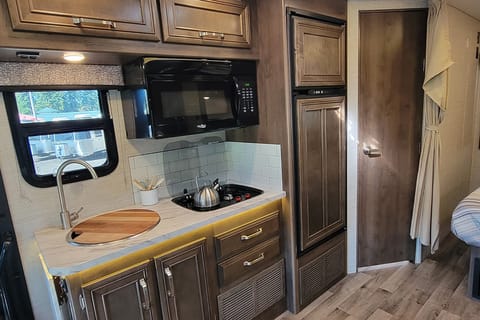 2021 Jayco Melbourne 24-L Air-conditioned Motor Home Drivable vehicle in Vancouver