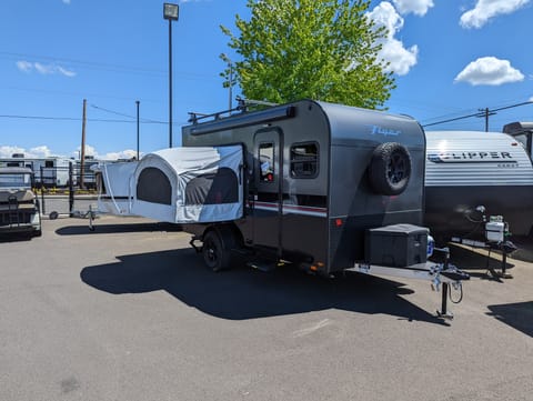 2022 "Puddle Jumper" InTech Flyer Discover Towable trailer in Hendersonville