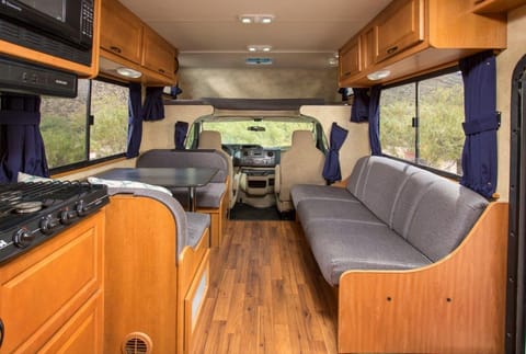 2013 Thor Motor Coach Four Winds Majestic Drivable vehicle in Riverside
