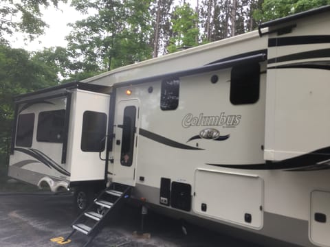 Entryway, large lower pass through storage area, slide outs 