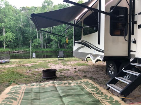 2018 Forest River Palomino Columbus Towable trailer in Hamlin Lake