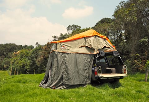 #Trokamping: A 4wd TurboDiesel Nissan NP300 Frontier Drivable vehicle in Pichincha