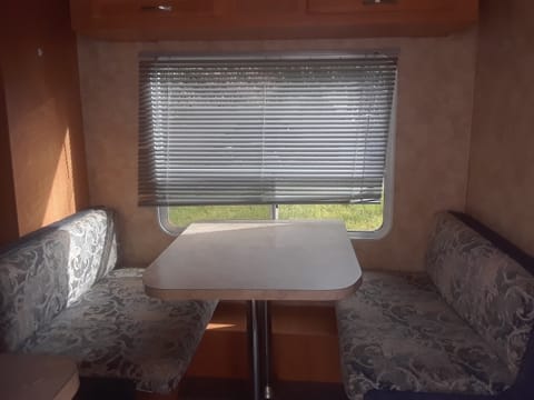 2006 Coachmen 24ft Travel Trailer Towable trailer in Powell River