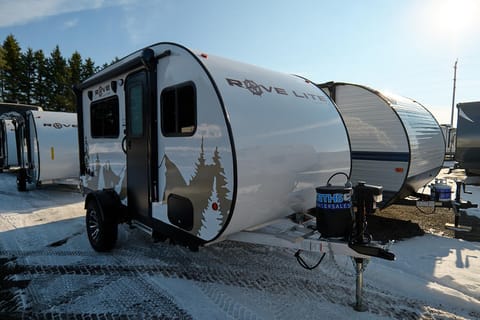 Brandnew 2023 "RoveLite" - bathroom, kitchen, yet ULTRA lightweight to tow! Towable trailer in Waynesville