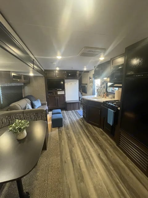 Very Spacious Perfect for Big Families Sleeps 10 Tráiler remolcable in Riverside