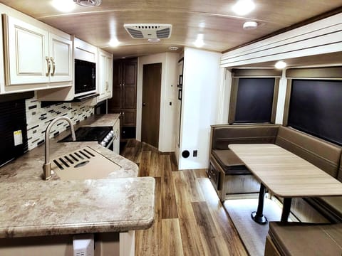Couple's Special King Bed - 2022 Keystone RV Cougar Towable trailer in Eastvale