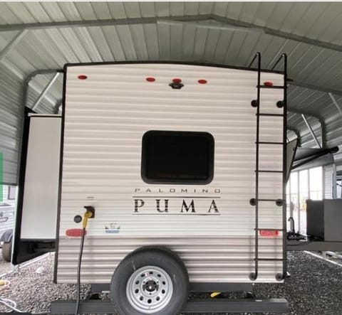 22 Puma Bunk House 2 full baths, sleeps 10 2 ice cold AC's Towable trailer in Wesley Chapel