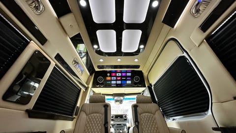 2023 Ultimate Toys Luxury Coach - 10 Passenger Mercedes Sprinter Van Veicolo da guidare in Northeast Columbus