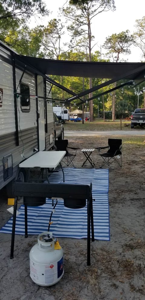 2023 Coleman Lantern 17B Perfect family getaway camper Towable trailer in Punta Gorda