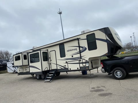 2020 Forest River Salem Hemisphere 372RD Towable trailer in Kettering