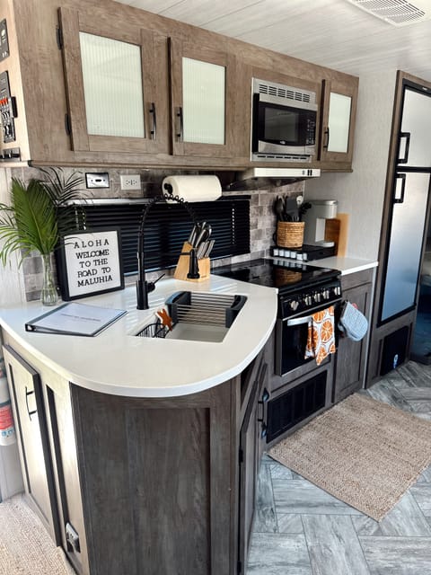 the road to maluhia. Towable trailer in Temecula