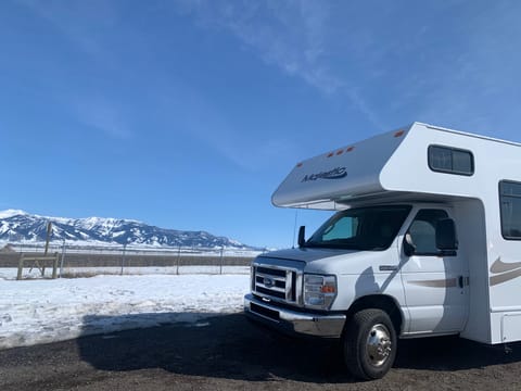 2019 The Majestic View - 300 MILES FREE / DAY & UNLIMITED GENERATOR Drivable vehicle in Belgrade