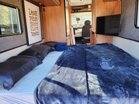 2019 Roadtrek Class B - Luxury on the Go! Book now for a perfect getaway! Véhicule routier in Menifee