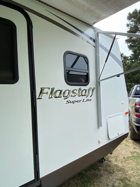 2015 Forest River Flagstaff Super Lite Towable trailer in Arden-Arcade