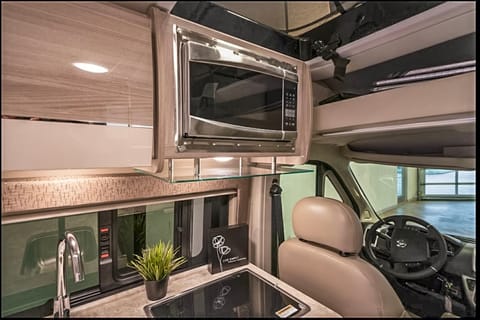 *Convenience and Luxury That Sleeps 4!  2021 Thor Scope 18T Drivable vehicle in Cuyahoga Falls