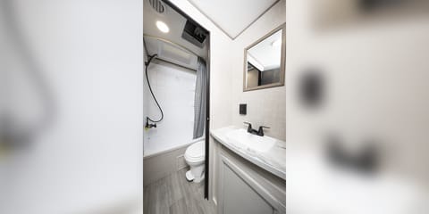 2022 Jayco Jay Flight SLX w/Bunks, Sofa, Dinette, and Master Bedroom Towable trailer in Fort Wayne