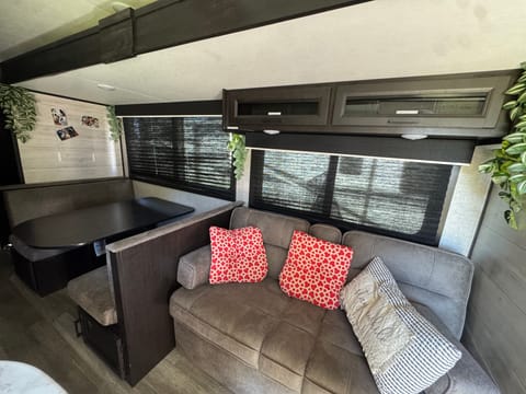 2022 Jayco Jay Flight SLX w/Bunks, Sofa, Dinette, and Master Bedroom Towable trailer in Fort Wayne