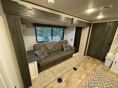 CREATE MEMORIES w/ the 2022 KEYSTONE HIDEOUT Towable trailer in Redmond