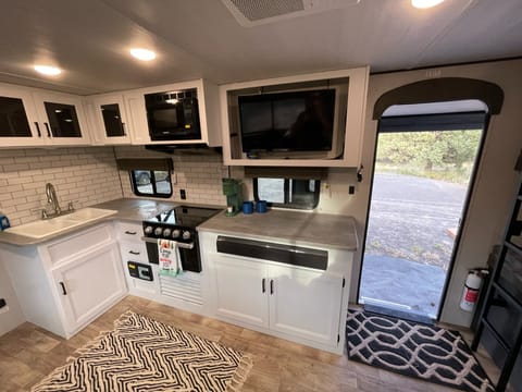 CREATE MEMORIES w/ the 2022 KEYSTONE HIDEOUT Towable trailer in Redmond