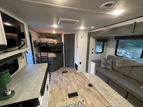 CREATE MEMORIES w/ the 2022 KEYSTONE HIDEOUT Towable trailer in Redmond