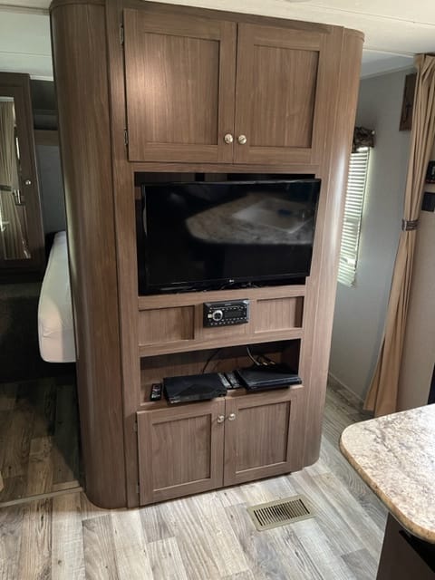 2019 Hideout 31 - includes Delivery, Ins & Fees* Towable trailer in New Braunfels