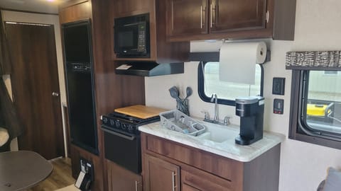 Jayco Jay Flight - Fully Stocked and Pet Free Towable trailer in Columbus