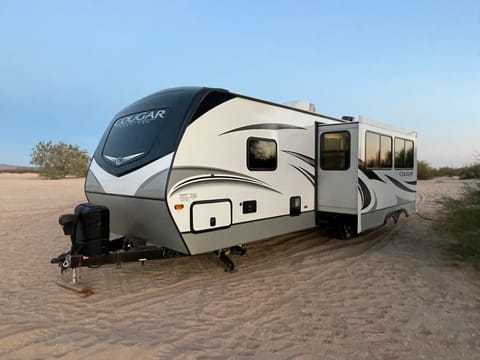 2021 Keystone RV Cougar fully loaded with bunks! Towable trailer in Yuma