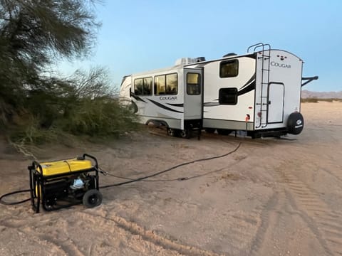 2021 Keystone RV Cougar fully loaded with bunks! Towable trailer in Yuma