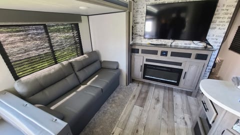 2021 Springdale 303BH- Festival Friendly- Camping- Family Reunions Towable trailer in Zanesville