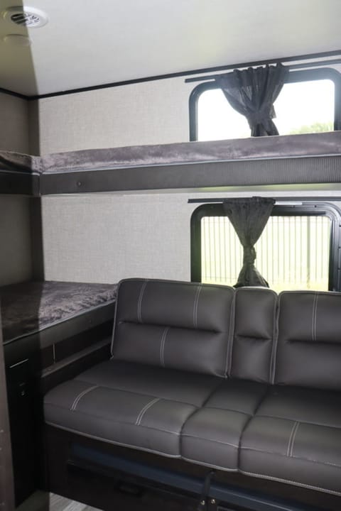 2023 Jayco Jay Feather 30QB - Sleeps 8 Comfortably Towable trailer in Lake Jackson