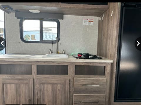 The ZEN Zinger Travel Trailer -Like New! Towable trailer in Shawnigan Lake