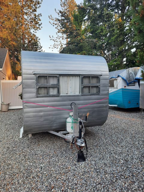 She requires a 2 inch ball, weight is about 1800 lbs. Very easy to pull with a small SUV.