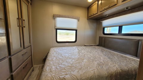 2019 Entegra Coach Odyssey with Bunks Drivable vehicle in Anthem