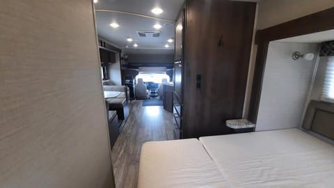 Mid-Sized Deluxe Motorhome Drivable vehicle in Kelowna