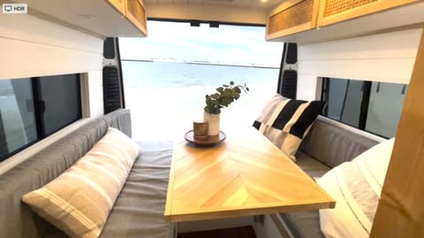 NEW Cozy & Modern Camper Van- Explore the Coast and Wine Country! Reisemobil in Occidental