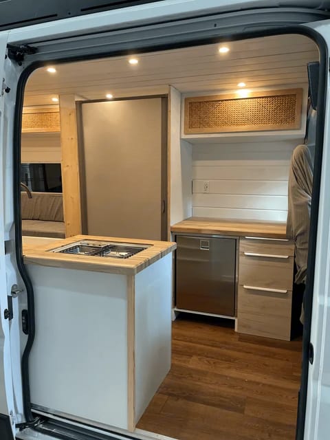 NEW Cozy & Modern Camper Van- Explore the Coast and Wine Country! Cámper in Occidental