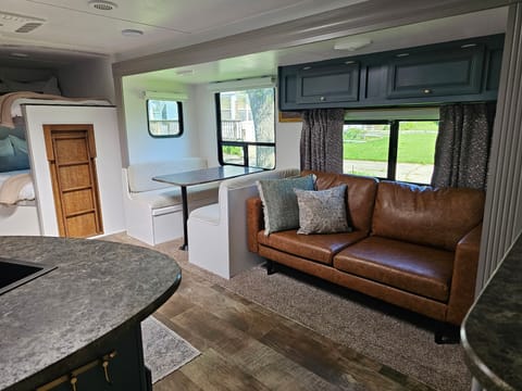 2017 Crossroads RV Z-1 Pet Friendly and Half ton Rated Rimorchio trainabile in Ottawa