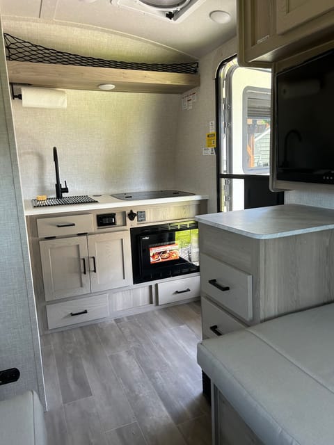 23’ Geo Pro 15TB - Carefree Camping and Towing - 16 ft long Towable trailer in Steilacoom