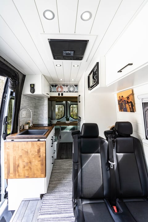 This gorgeous campervan for 4 comes with a convertible dinette-to-bed, elevator bed, kitchen area, and closet. Bring your family along on your next grand adventure!