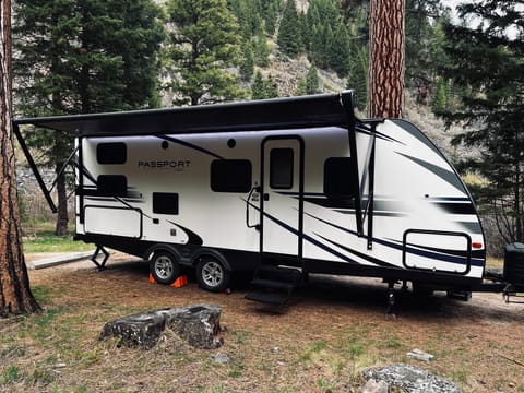S'mores & S'nores 2019 Keystone Passport (Convenient & Comfortable) Tráiler remolcable in Missoula