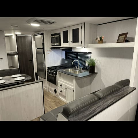 *New* Clean, comfy, cozy and stocked camper. Pick up-Delivery, Pet friendly Rimorchio trainabile in Harker Heights