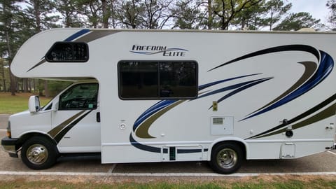 RV Trippin - "Penny" - Thor Freedom Elite Drivable vehicle in Tomball