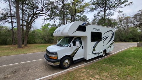 RV Trippin - "Penny" - Thor Freedom Elite Drivable vehicle in Tomball