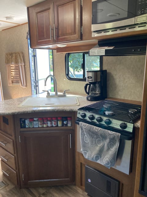 TRAVEL TOGETHER in the 2016 Prime Time Tracer Air 300TT! Towable trailer in New Brighton