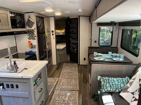 Sleep like a King with bunks! Towable trailer in Ventura